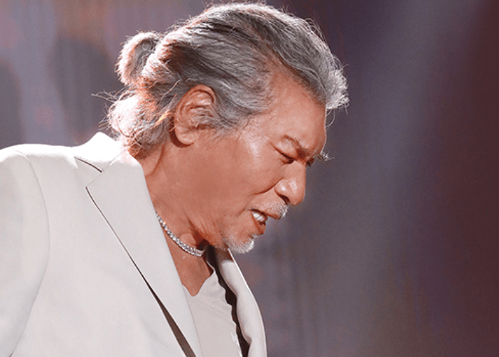 “전설의 무대, 70억 원의 카리스마”