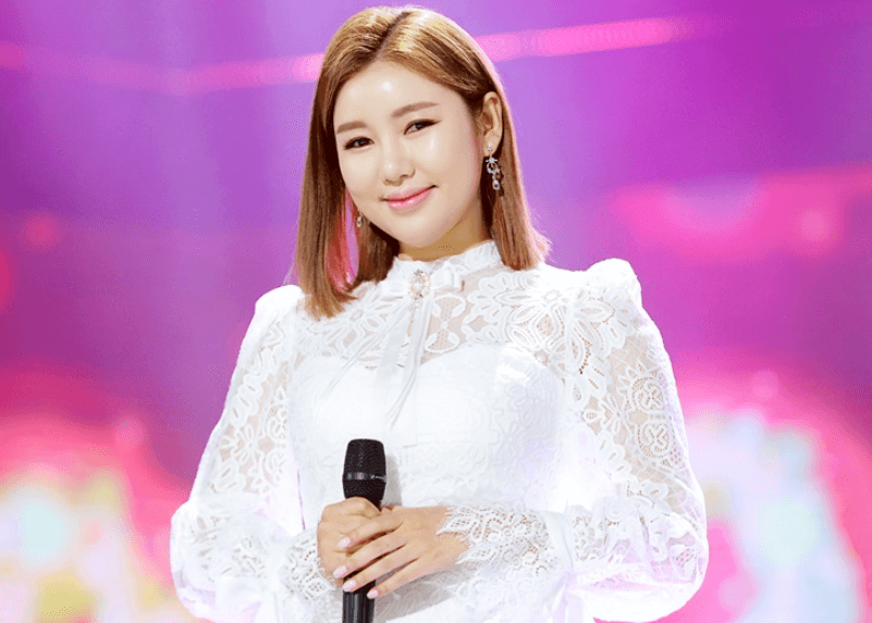 6위 송가인 — “진정성으로 세대를 감동시키는 효녀 가수”