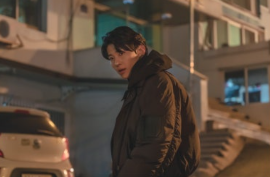 다음 날, 816호 고객은 또다시 배달을 시킵니다.