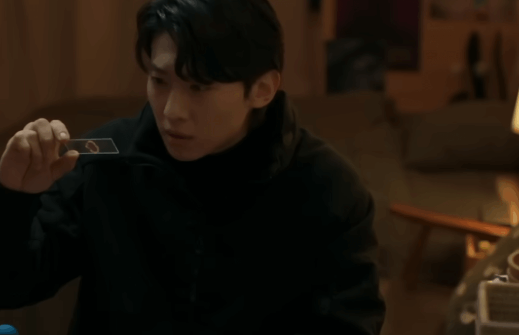 살점과 피가 묻은 유기물이 들어 있었던 것