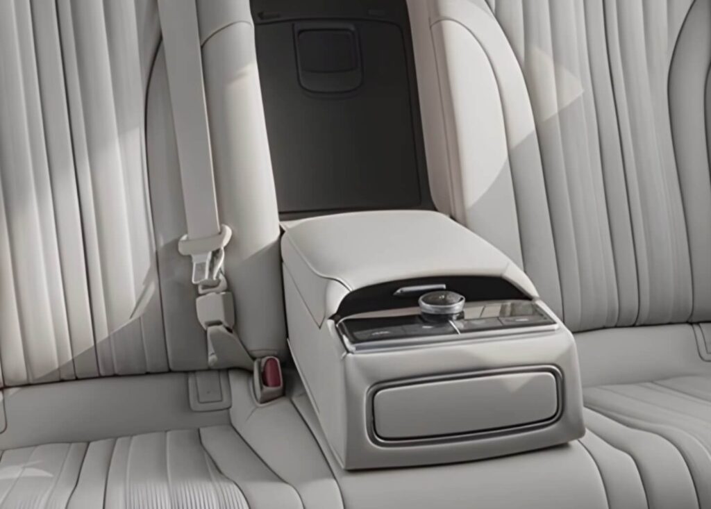  뒷자리까지 완벽한 럭셔리 공간