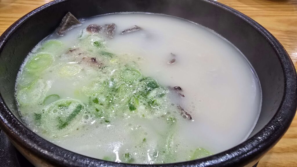 따뜻한 국물 한 그릇이 간절해지는 날