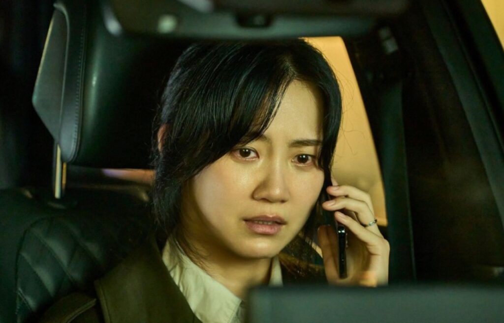 군체는 영화가 아니라 지금 시대 이야기